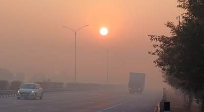 कुछ जिलों में सुबह हल्का कोहरा दिख रहा है।