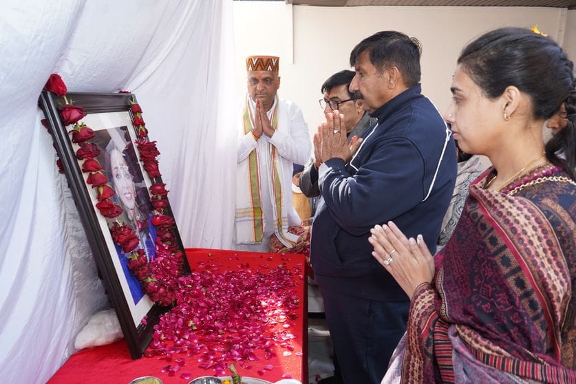 Pro. Heartfelt tribute to Simmi Agnihotri on her first death anniversary.