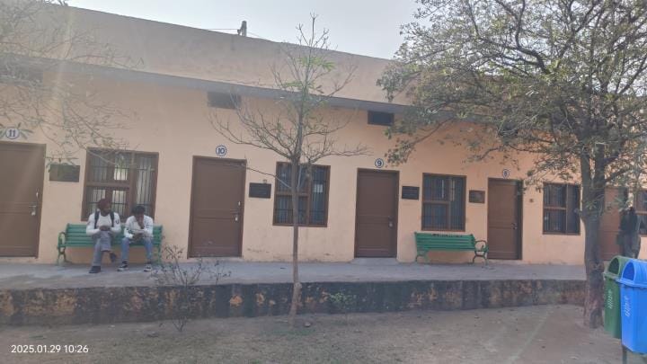 Locks kept hanging in Patwar Bhawan till 10 am, common people got worried