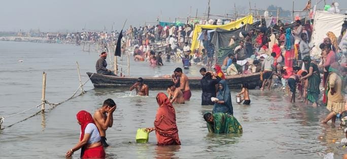 Devotees took a holy dip on Mauni Amavasya