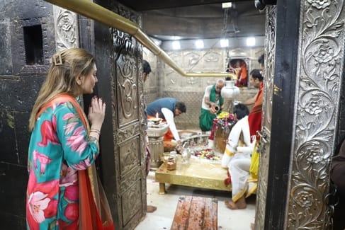Baba Mahakal adorned in Bhasma Aarti with Trinetra, Administrator took charge after attending Bhasmarti