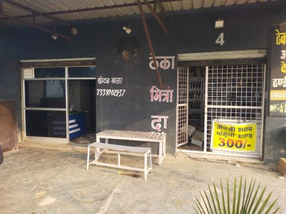 Theft of cash and liquor box by breaking the locks of the contract, also broke CCTV