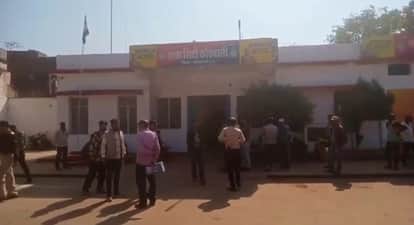 Wanting to get rich quickly, they became thieves