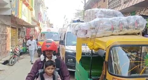 Ambulance stuck in jam, life at stake