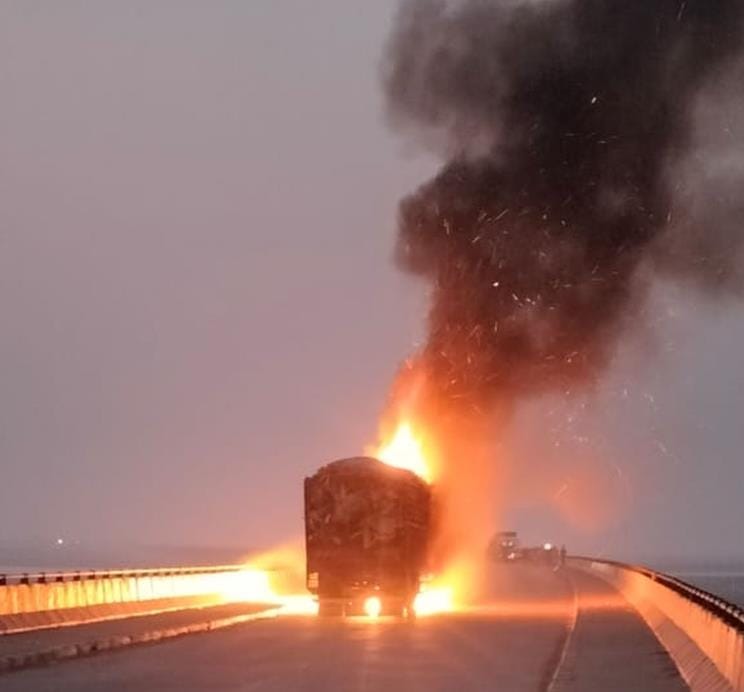 Truck going on highway turns into ball of fire