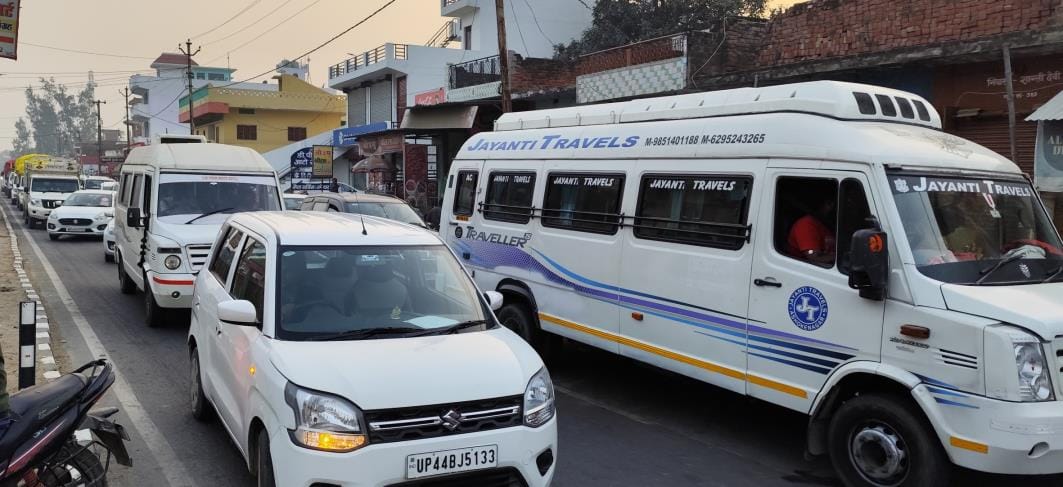 Jam on Ayodhya-Prayagraj highway, vehicles kept crawling