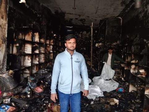 Fire broke out in a utensil shop at Rotary Chowk in Baddi, loss of Rs 10 lakh