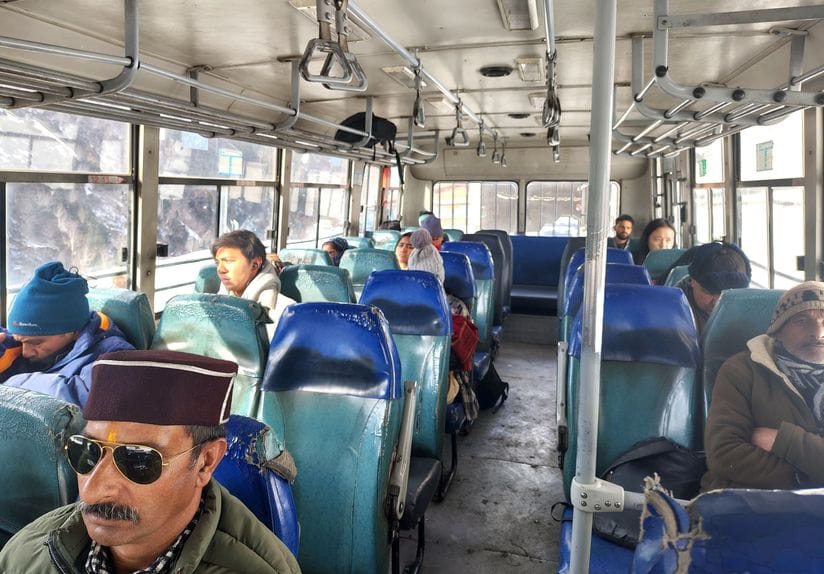 HRTC buses run again between Keylong-Manali-Kullu