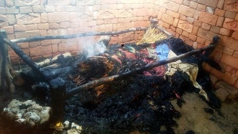 Death of an elderly person burnt by bonfire