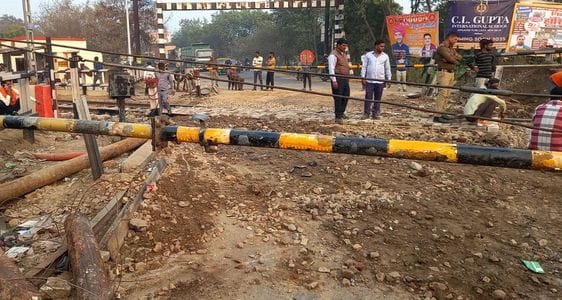 Due to repair work at Malgaon gate, traffic on Bareilly-Badayun road remained closed throughout the day.