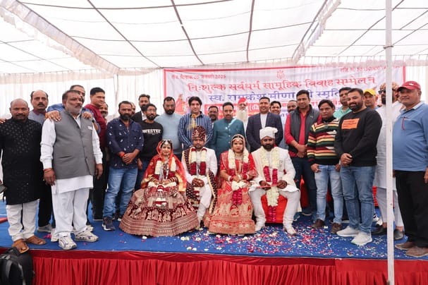 The marriage took place for only one rupee and household items were also given in ajmer