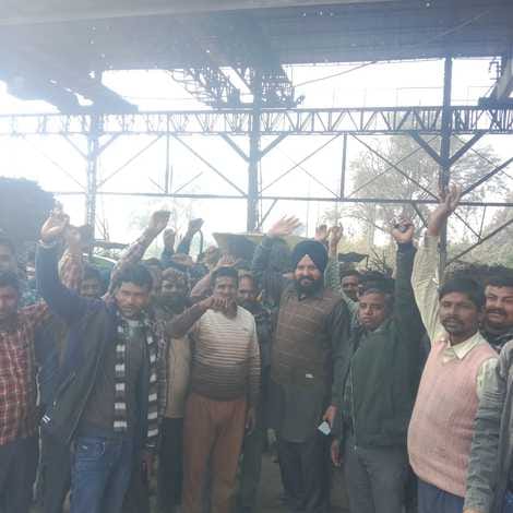Farmers created a ruckus when vehicles loaded with damaged sugarcane were returned
