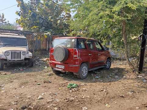 Damoh Two accused, who were bringing a consignment of ganja from Jabalpur in a rented luxury car