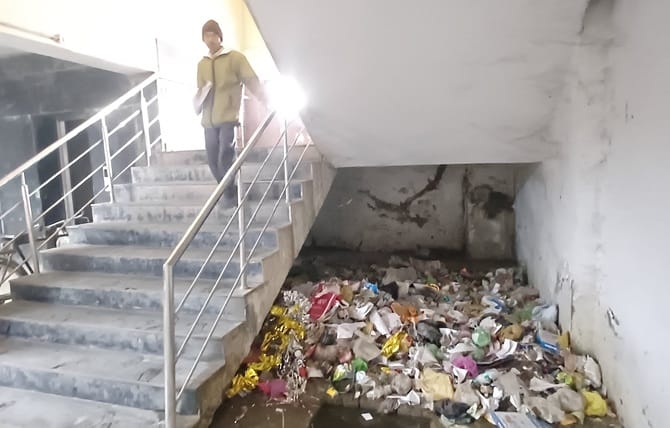 Garbage heap in the basement in front of tehsil