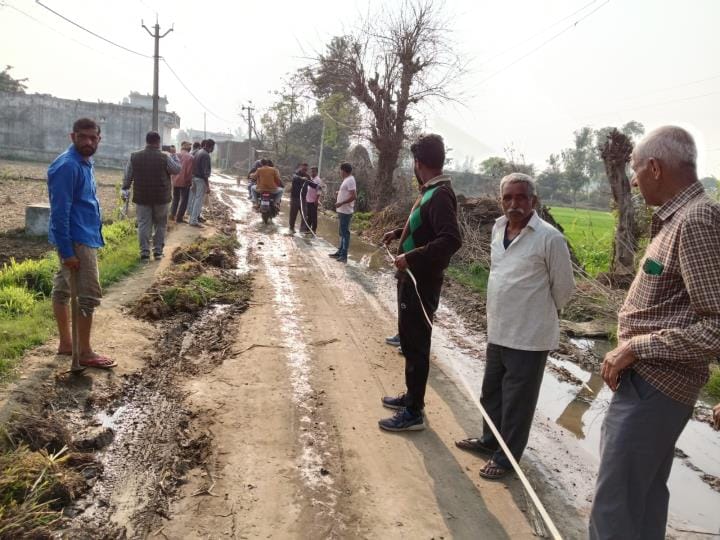Encroachment on the main road of Razakpur village, the team measured it