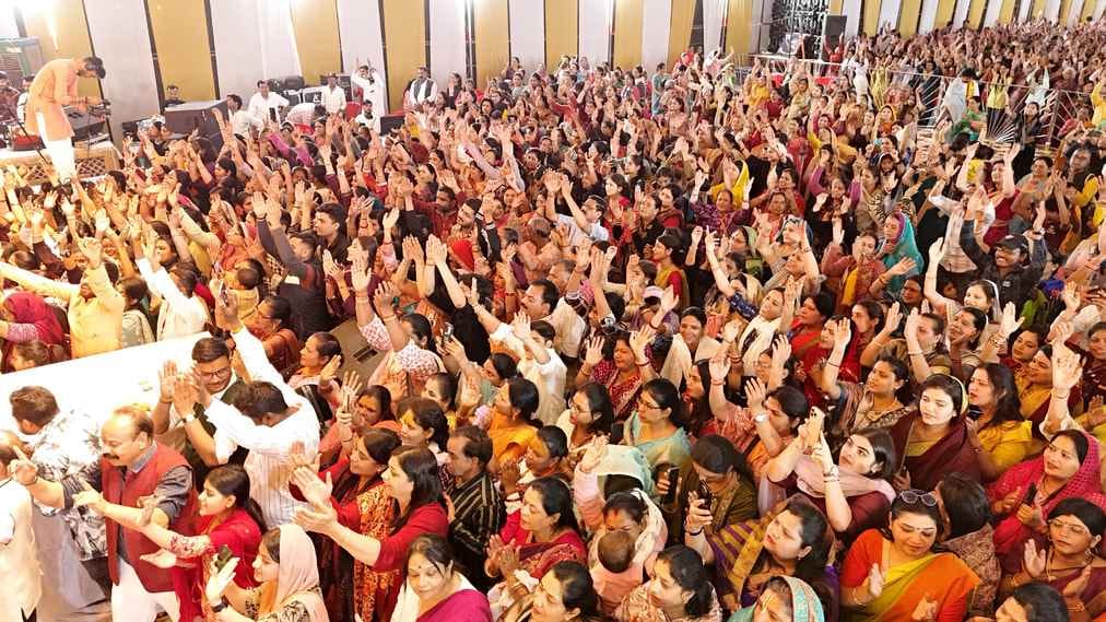 The people of Sagar have the spirit of service like Girirajji and also have simplicity like Yamuna ji