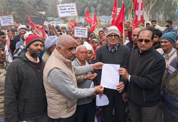 CPI(M) leaders demonstrated to solve public problems
