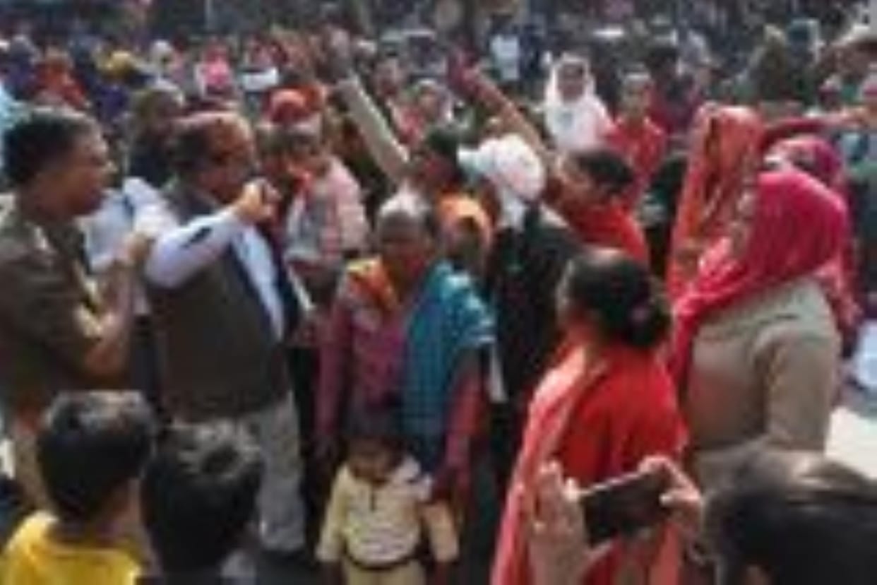 The family members again created ruckus, blocked the road and raised slogans.