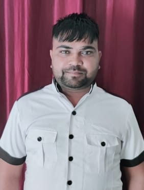 The taxi driver was killed by shooting him in the head with a gunThe taxi driver was killed by shooting him in the head with a gun
