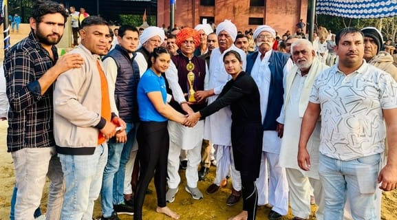 Winners honored in Mahila Dangal
