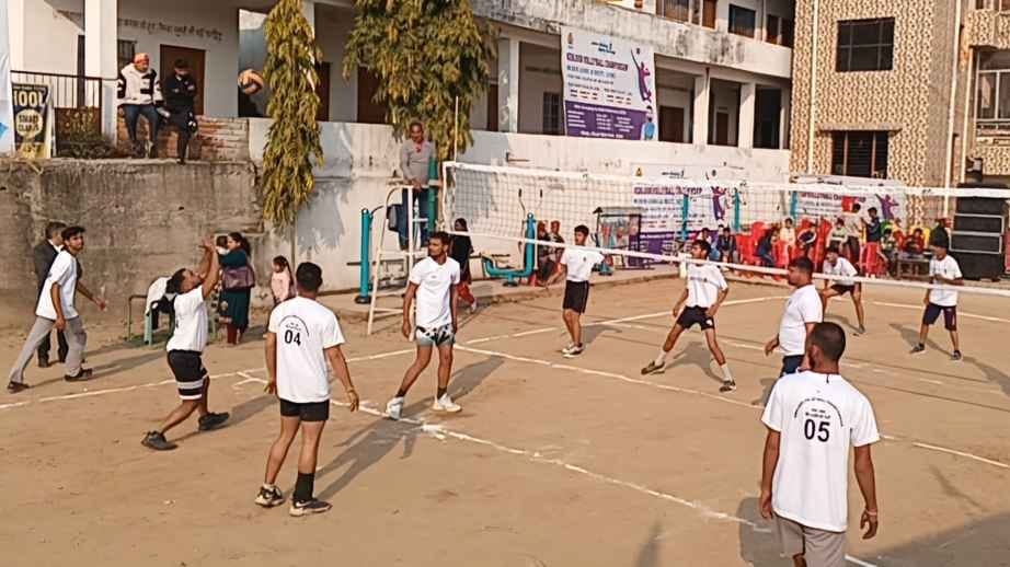 Kalol and Daslehra won the matches in volleyball competition.