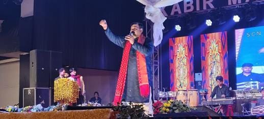 The song was presented with a bowl on the feet and a dot on the forehead. The pride of our country.
