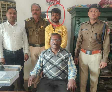 लाल घेरे में चोर