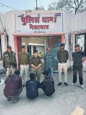two blind people used to do recce of the house and along with their partner used to commit theft