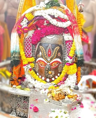 Baba Mahakal dressed in the form of Shri Ganesh in Bhasma Aarti