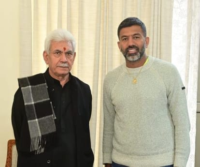 एलजी से मुलाकात करते रोहन बोपन्ना।
