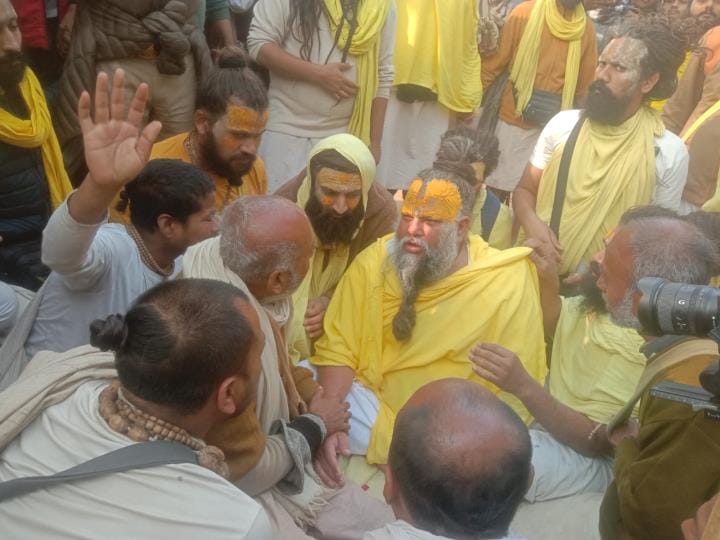 Saint Premanand did Giriraj Parikrama