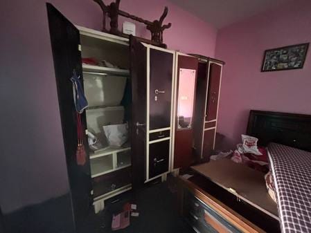 Locks of four houses broken simultaneously in Kanoh village, thieves entered the houses barefoot.