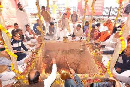 Festival of Vasant Panchami, goddess of knowledge will be worshiped in Ravi Yoga and Sarvartha Siddha Yoga.