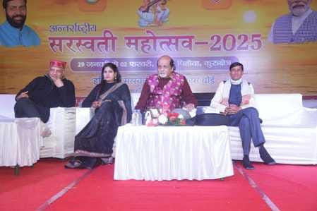 Poets filled the cultural evening of Saraswati Mahotsav with devotion