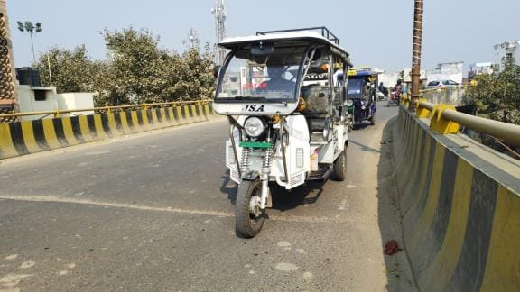 Gaps on overbridge not filled, journey becomes difficult