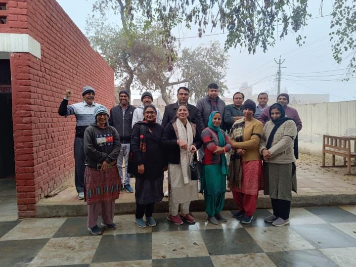 Primary teachers expressed their anger by tying black bands for restoration of old pension.