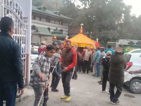 Rath Yatra of Lord Raghunath started in Rampur market on Vasant Panchami.