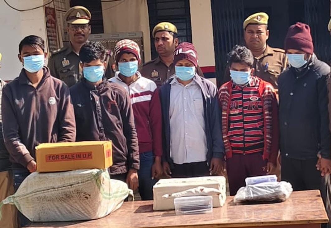 Six arrested in robbery from country liquor shop, goods recovered