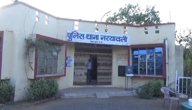 Inspector asks for one lakh rupees per month in return for supplying ballast sand