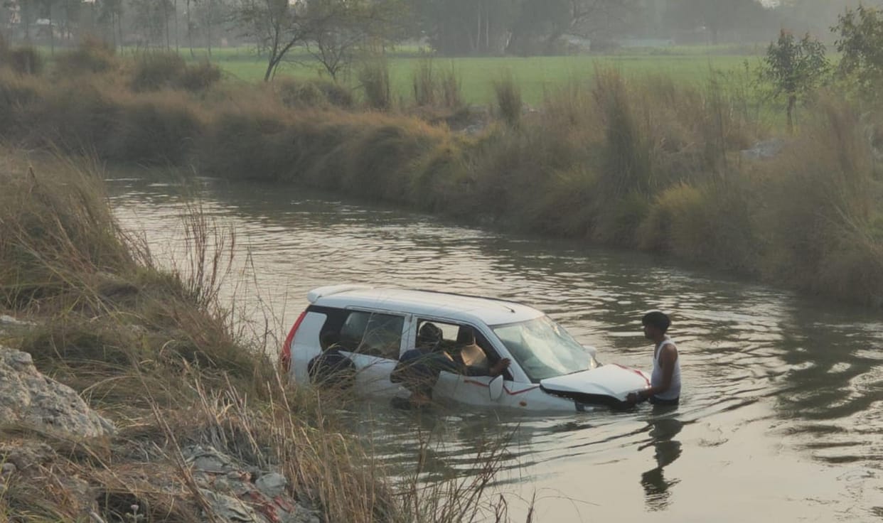 Car hits couple and enters canal