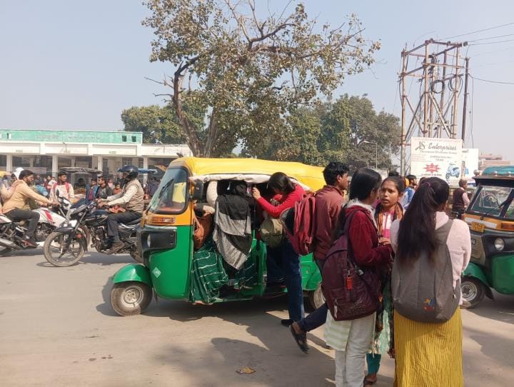 Buses not available, auto drivers lost money