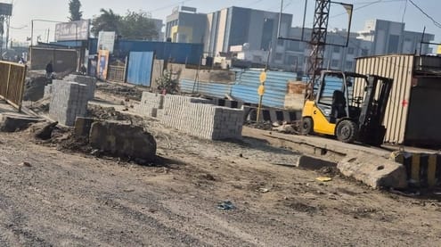 Improvement initiative on National Highway-44: Reconstruction of the broken road is being done with laying of stones.