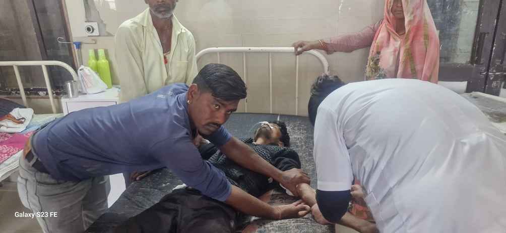 इलाजरत भाई बहन