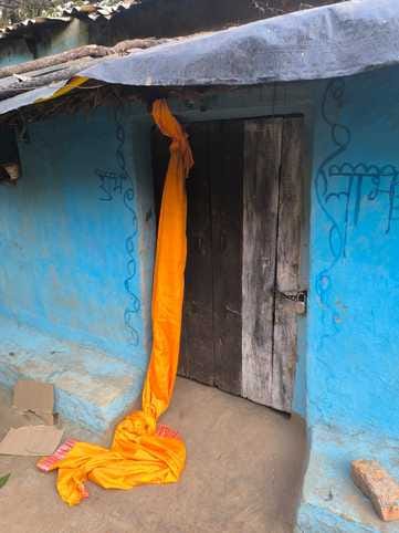 Mother's saree became the cause of death, noose got stuck around her neck while swinging