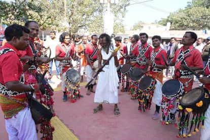 Anuppur Grand procession of Maa Narmada in Amarkantak citizens welcomed with rangoli and flower shower