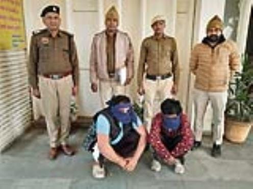 Crackdown on drug smugglers, two arrested along with 452 grams of heroin, had brought heroin from Punjab, were to be supplied in Sirsa