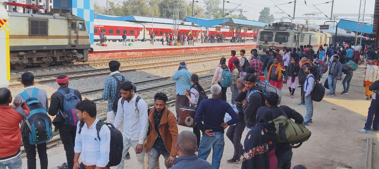 Many trains including Triveni and Punjab Mail late