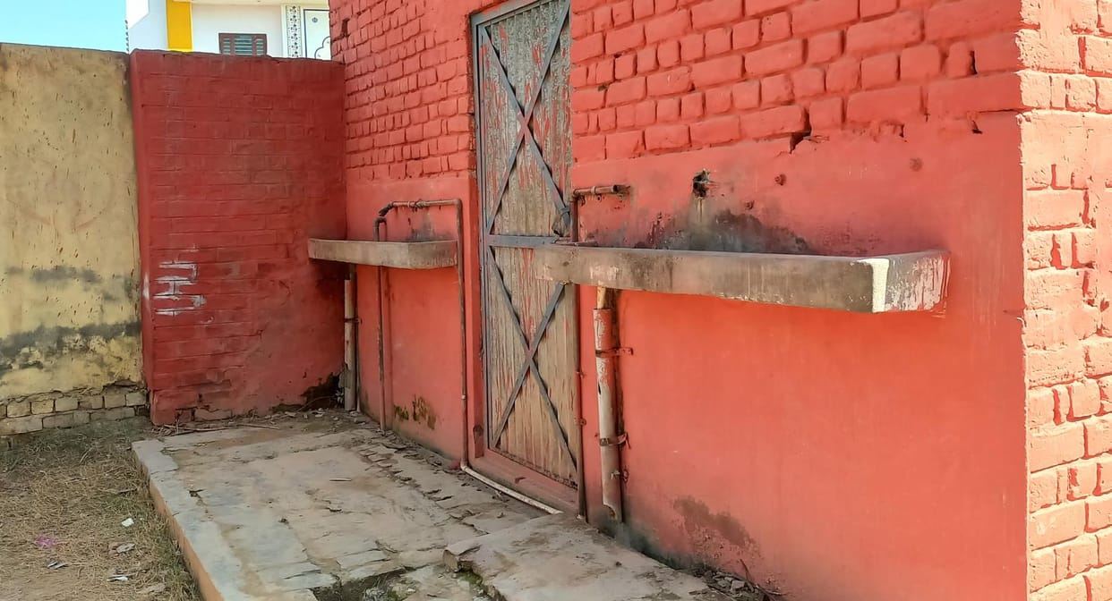 Toilets of PMshree Government School are in bad condition, students forced to defecate in the open.