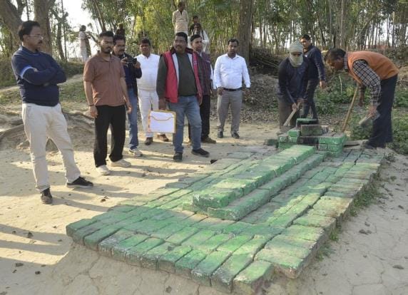 The mausoleum constructed by occupying the pond was demolished