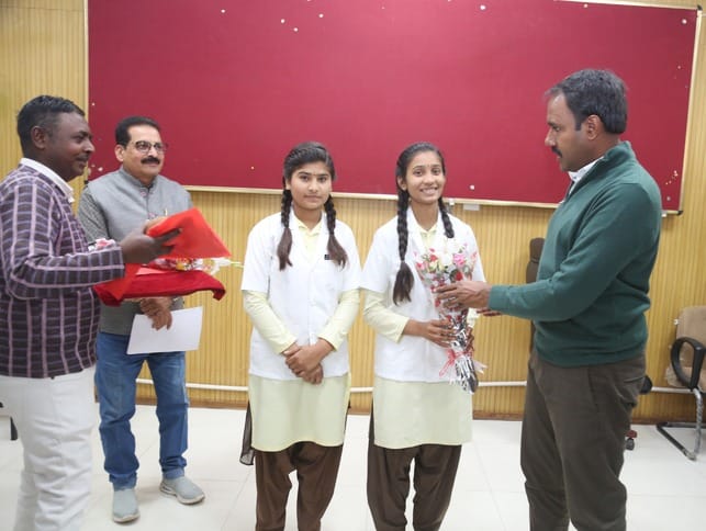 Sagar News Collector honored students who saved teacher life by giving CPR know whole matter